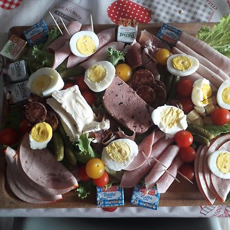 La Roulotte Des Trois Arbres Bed and Breakfast Oradour-sur-Glane Εξωτερικό φωτογραφία
