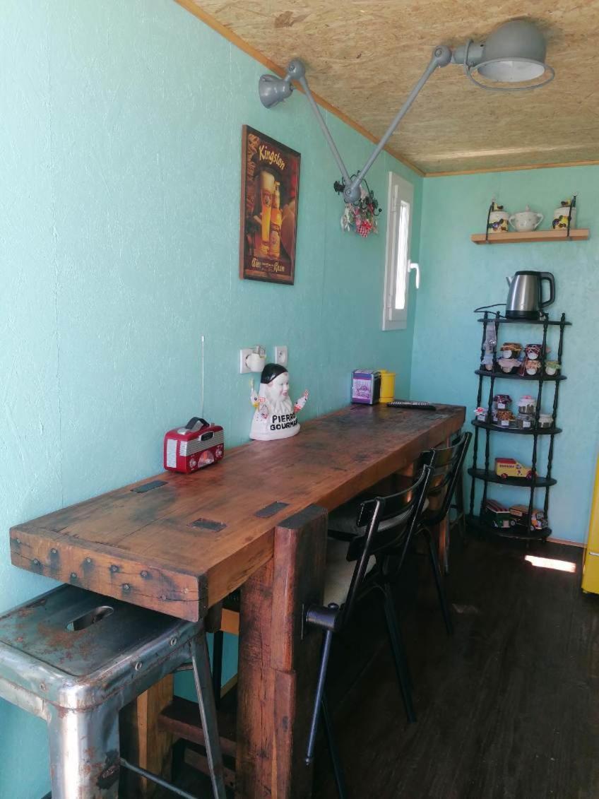 La Roulotte Des Trois Arbres Bed and Breakfast Oradour-sur-Glane Εξωτερικό φωτογραφία