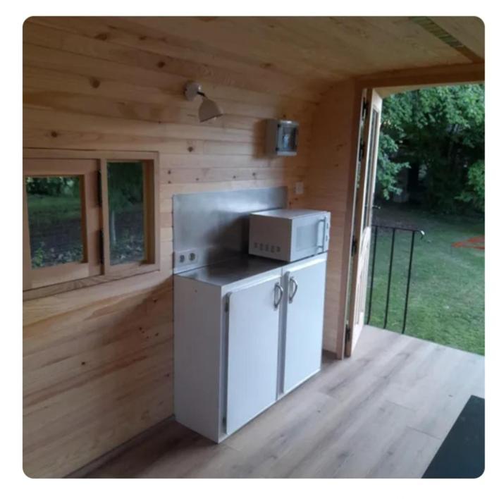 La Roulotte Des Trois Arbres Bed and Breakfast Oradour-sur-Glane Εξωτερικό φωτογραφία